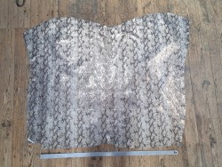 Peau de veau velours - gris clair - serpent - maroquinerie - cuir en stock