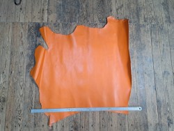 Demi-peau de cuir de vachette tannage ferme - orange - cuir en stock
