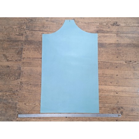 morceau rectangulaire 82x52 cm - bleu ciel - petits grains - cuir en stock