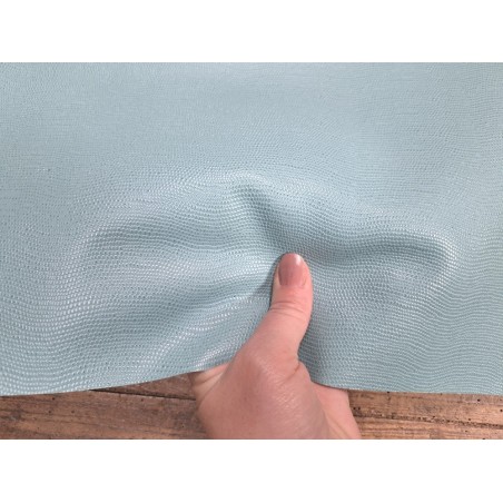 morceau rectangulaire 82x52 cm - bleu ciel - petits grains - Cuirenstock