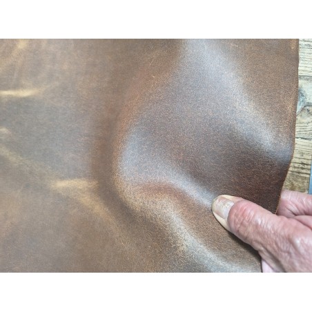 Croûte de cuir de vache tannage végétal cirée brun vieilli