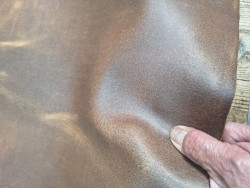 Croûte de cuir de vache tannage végétal cirée brun vieilli