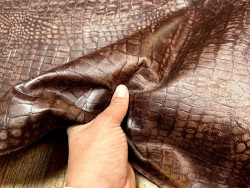 Bande de cuir de veau - effet croco - marron vieilli - maroquinerie - Cuirenstock
