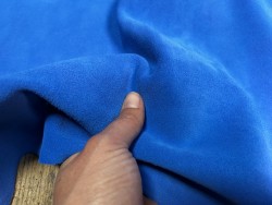 Grande peau de veau velours bleu azur - Cuir en Stock
