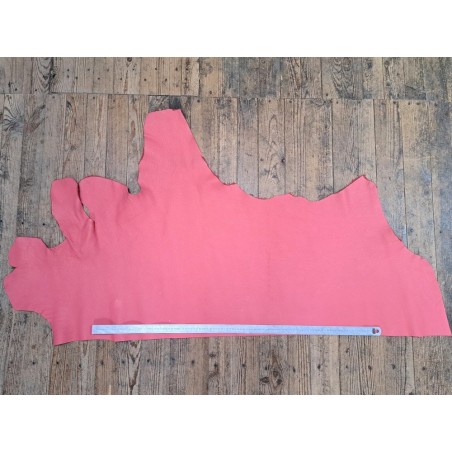 Bande de cuir de taurillon - gros grain - couleur rose - Cuir en stock