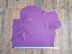 Grand morceau de cuir de taurillon - gros grain -lilas- cuir en stock