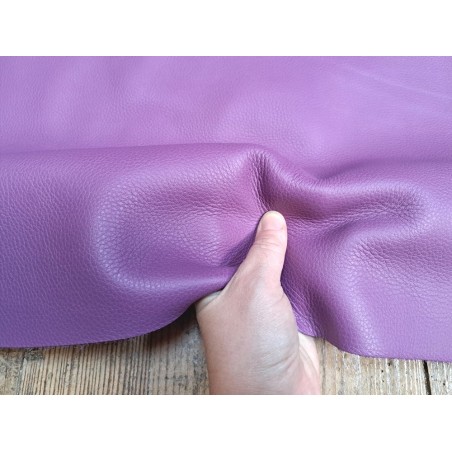 Grand morceau de cuir de taurillon - gros grain -lilas- Cuirenstock