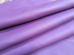 Grand morceau de cuir de taurillon - gros grain -lilas- cuirenstock
