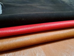 Lot de 3 peaux de cuir stretch - couleurs diverses - Cuir en Stock