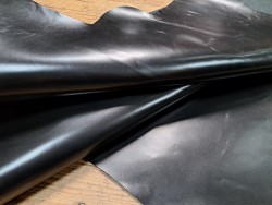 Peau de cuir de veau BOX lisse - tannage ferme - noir - Cuir en stock