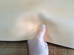 Collet de vache tannage végétal 2,1 mm – cuir naturel 2ᵉ choix