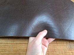 Morceau de collet de vache tannage végétal lisse - Marron