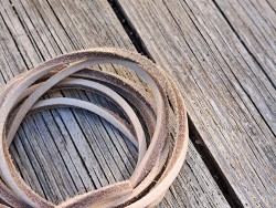 Lacet de cuir carré - 3 mm- Nubuck beige - Cuir en Stock