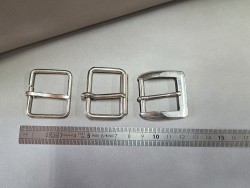 LOT de 3 boucles de ceinture - G - Nickelé - Bonne affaire