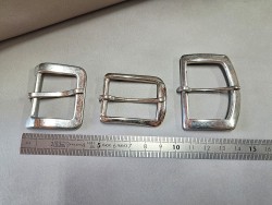 LOT de 3 boucles de ceinture - P - Bonne affaire