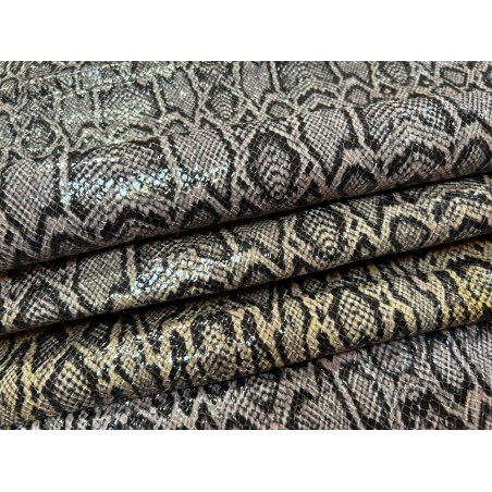 Demi peau de cuir de veau glossy grain façon serpent parme - maroquinerie - Cuir en Stock