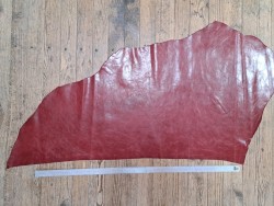 Morceau de cuir de vachette ciré pullup - Tannage végétal - Rouge -A