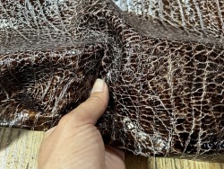Demi-peau de cuir de veau vernis grain croco  craquelé - Marron - Cuir en Stock