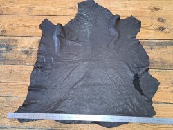 peau de cuir de mouton ciré - marron - Cuir en stock