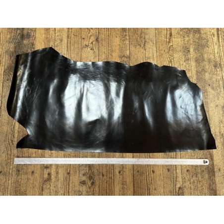 Demi-peau de cuir de veau BOX lisse - tannage ferme - noir - Cuir en stock