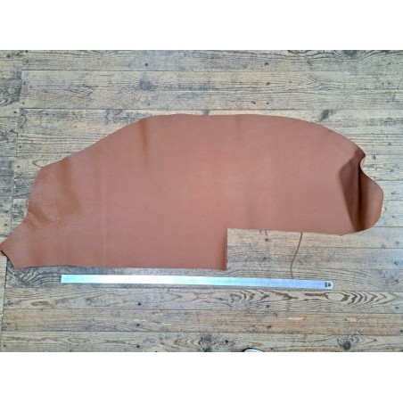 Demi-peau de cuir de taurillon - gros grain - couleur marron gold - Cuir en stock