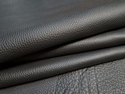 Demi-peau de cuir de taurillon - gros grain - couleur noir - Cuir en Stock