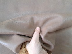 peau de cuir de mouton ciré - brun rosé - Cuir en stock