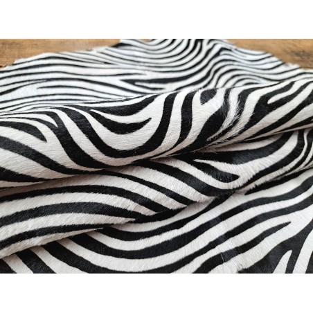 Peau de veau en poil façon zèbre noir et blanc - maroquinerie - décoration - Cuir en Stock
