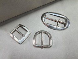 LOT de 3 boucles de ceinture - G - Nickelé - Bonne affaire