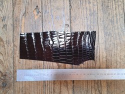 Peau de crocodile bordeaux - Cuir en Stock