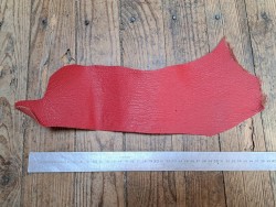 Morceau de cuir de requin - Rouge - maroquinerie - Cuir en Stock