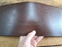 Morceau de collet de vache tannage végétal lisse - Marron