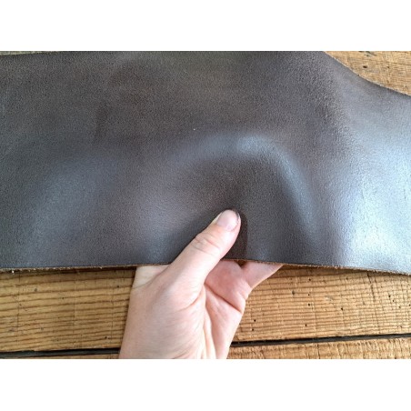 Morceau de vache tannage végétal - Café - Cuir en Stock