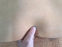 Morceau de collet tannage végétal nubuck - Beige - Cuir en Stock