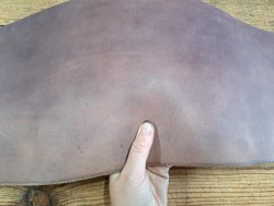 Bande de collet de vache tannage végétal - mauve - cuir à ceinture - Cuirenstock
