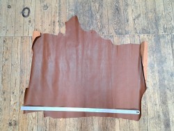 Demi-peau de cuir de vachette tannage ferme - brun - cuir en stock