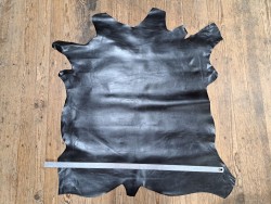 peau de cuir de veau BOX lisse - tannage ferme - noir - Cuir en stock