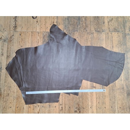 peau de cuir de veau lisse - chocolat noir - cuir en stock