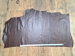 peau de cuir de veau lisse - terre d'ombre - cuir en stock
