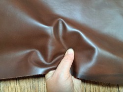 peau de cuir de veau lisse - terre d'ombre - Cuir en stock