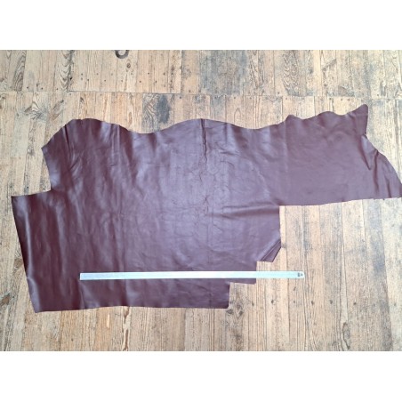 Demi peau - lisse - cuir de veau - lie de vin - cuir en stock