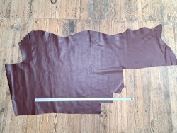 Demi peau - lisse - cuir de veau - lie de vin - cuir en stock