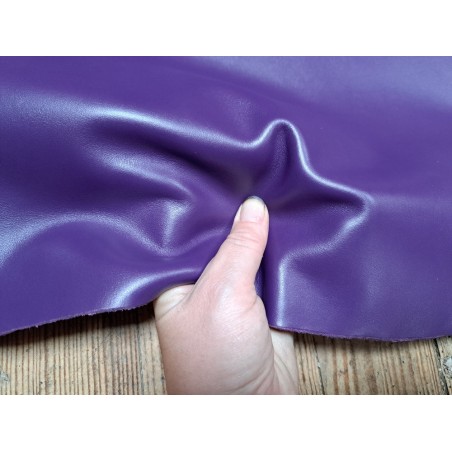 morceau veau - violet - maroquinerie - Cuir en stock