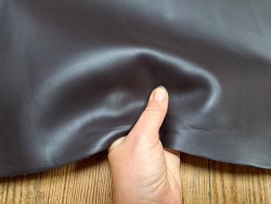 Morceau de cuir de vachette - mûre - maroquinerie - cuirenstock