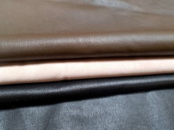 Lot de 3 peaux de cuir stretch - vêtement - divers - Cuir en Stock