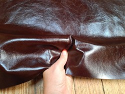 Grand morceau de cuir ciré vachette - châtaigne - maroquinerie - Cuir en stock
