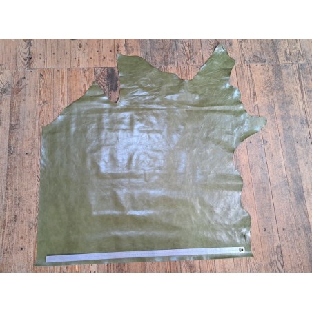 Morceau de cuir de vachette pullup ciré - vert olive - maroquinerie - Cuir en Stock