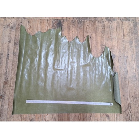 Morceau de cuir de vachette pullup ciré - vert olive - maroquinerie - Cuir en stock