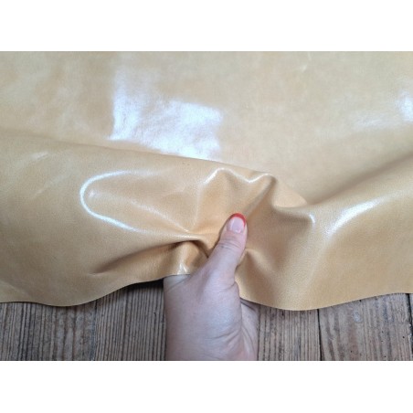 Morceau de cuir de vachette pullup ciré - beige - maroquinerie - Cuir en Stock