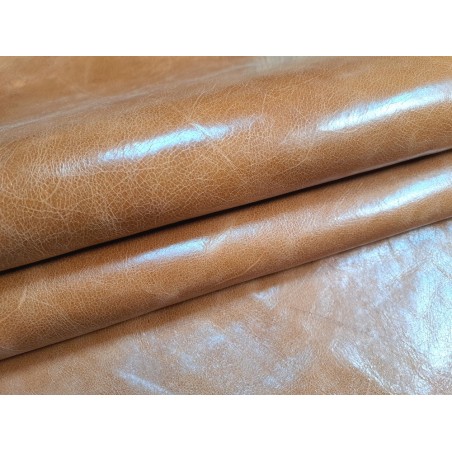 Morceau de cuir de vachette pullup ciré - noisette - maroquinerie - Cuir en Stock